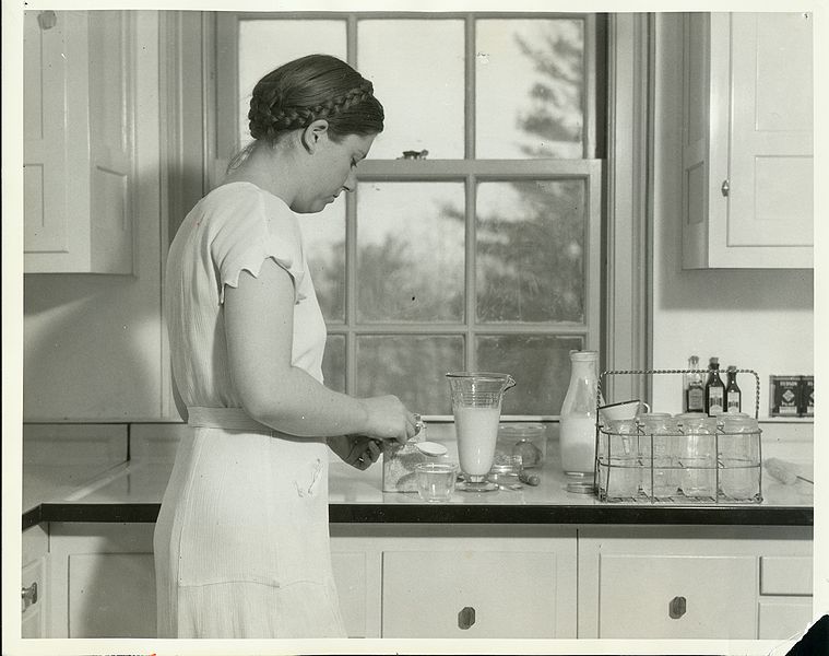 File:A student 'mother-of-that-week' living in one of the homemaking apartments prepares the day's food - (3857207084).jpg