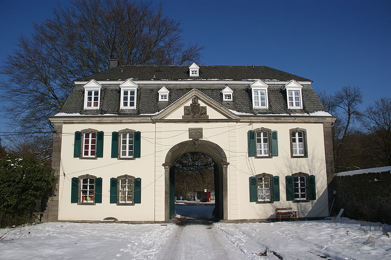 File:Abtei Heisterbach Eingangsgebaeude.jpg