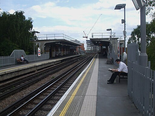 Alperton station look east2