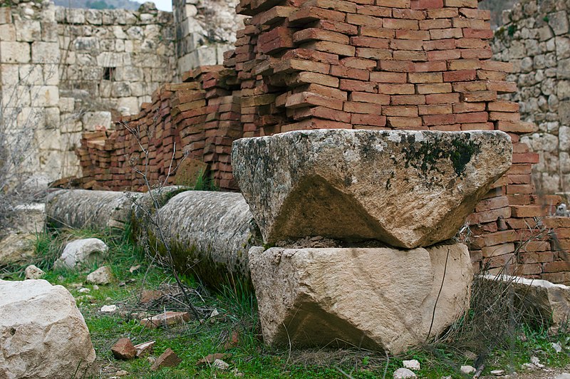 File:Amedi Qobhan Madrasa ruins 30.jpg