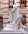 Amiens, vysoká škola Auguste Janvier, pomník Alphonse Fiquet od Alberta Roze 01.jpg
