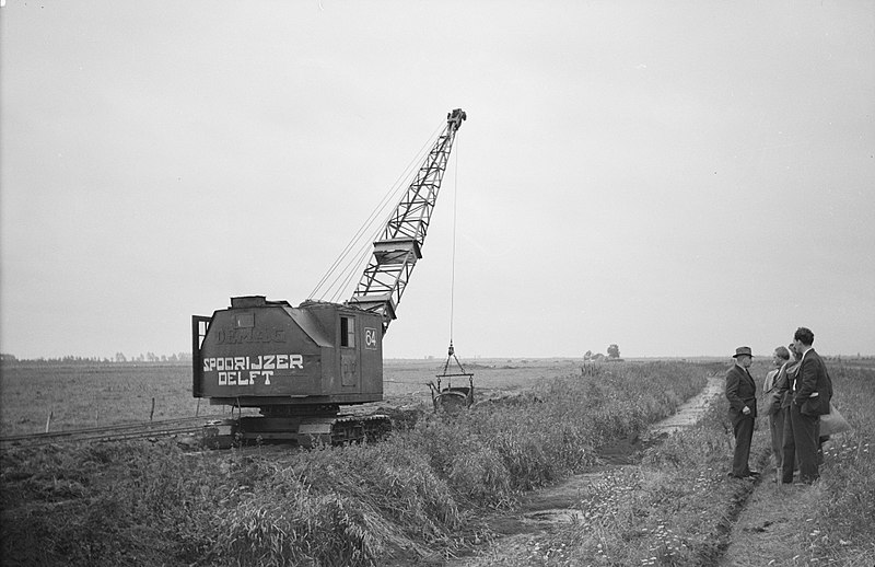 File:Arbeiders, draglines, werkzaamheden, sloten, Bestanddeelnr 251-3149.jpg