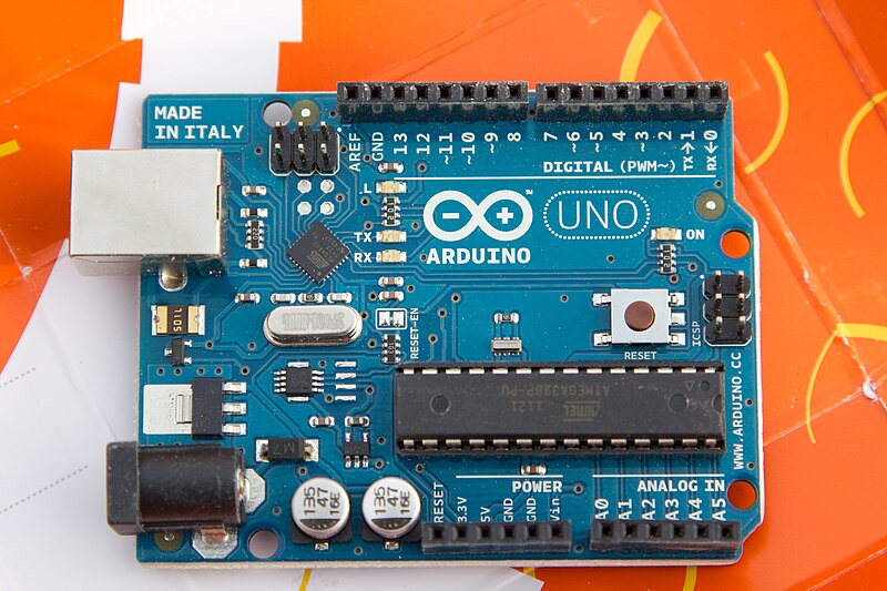 File:Arduino UNO unpacked.jpg