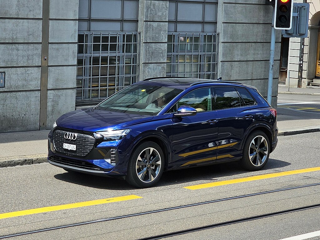 Audi Q4 e-tron Navarra Blue Metallic (2)