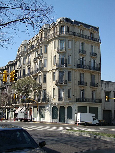 File:Av. Caseros y Bolívar SE.JPG