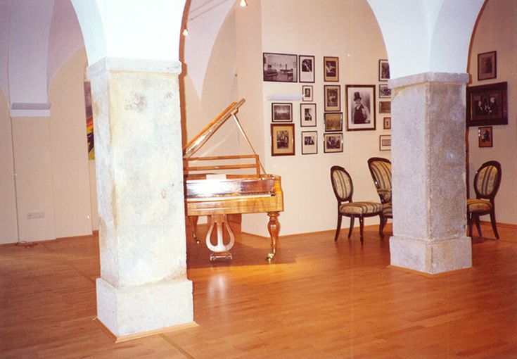 Datei:Bösendorfer Pfeiler.jpg