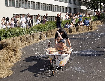 Podczas juwenaliów studenci prowadzą zawody w sportach motorowych