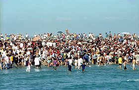 Bain rituel dans la mer aux Saintes-Maries.jpg