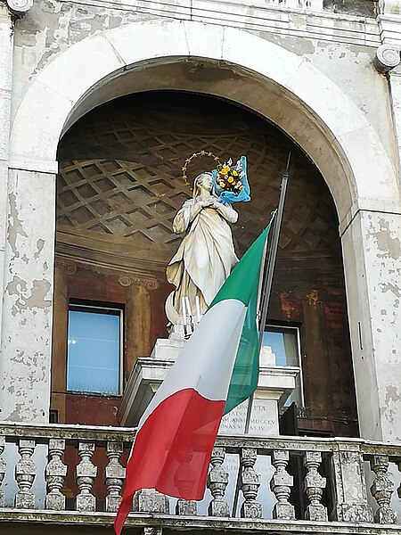 File:Balcone palazzo comunale.jpg