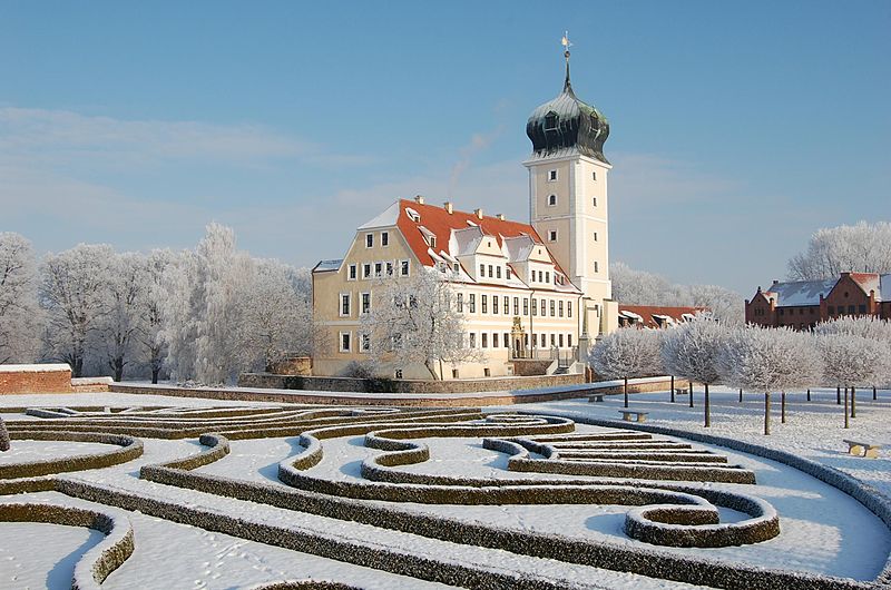 File:Barockschloss Delitzsch - Winterbild.jpg