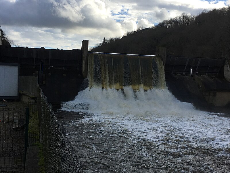 File:Barrage de La Roche-Bat-L'Aigue (36) - Crue janvier 2018 - 2.jpg