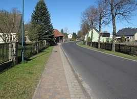 Lindenallee, zentrale Dorfstraße und Teil der Landesstraße 422