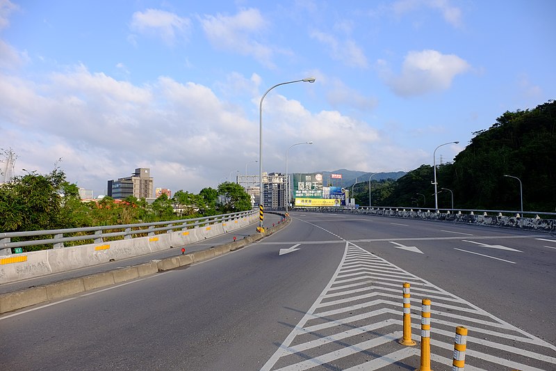 File:Beishan Bridge Twinway 20141120.jpg