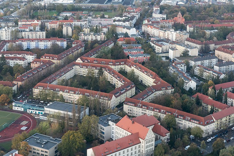 Luftbild des Ortsteils Berlin-Reinickendorf (Ragazerstraße) während eines Flugs von CDG nach TXL.