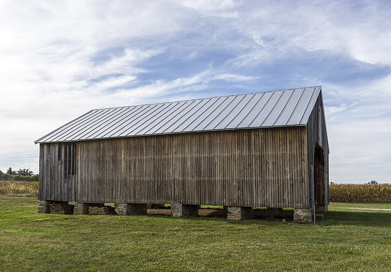 File:Best Farm corncrib MD1.jpg