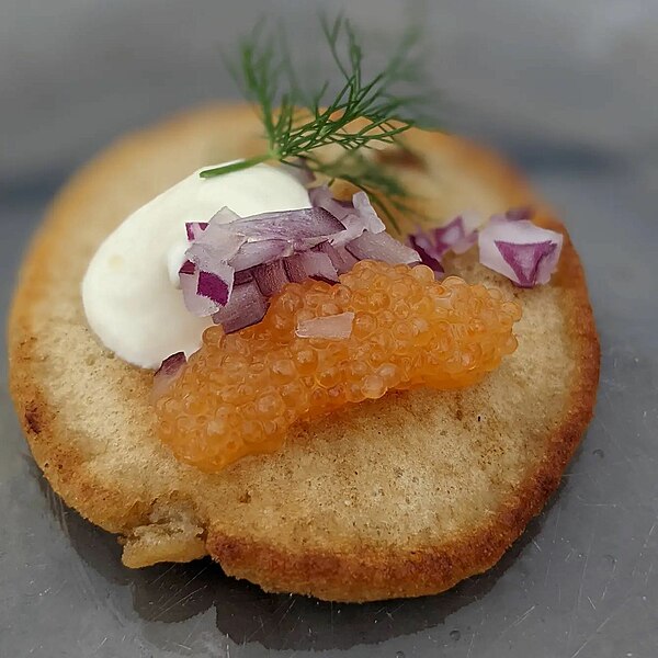 File:Blini med löjrom.jpg