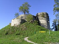 Старая крепость у города