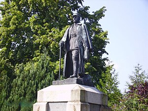 Statue of Marshal Foch at Bouchavesnes Bouchavesnes-Bergen statue Foch.jpg