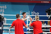 Deutsch: Boxen bei den Olympischen Jugendspielen 2018 Tag 12, 18. Oktober 2018 - Kampf um Bronze im Leichten Weltergewicht Jungen – Hassan Azim (Großbritannien, rot) schlägt Mohammed Boulaouja (Marokko, blau) RSC; Ringrichter ist Wulfren Olivares Peréz (Kolumbien). English: Boxing at the 2018 Summer Youth Olympics on 18 October 2018 – Bronze Medail Match Light Welterweight Boys - Hassan Azim (Great Britain, red) beats Mohammed Boulaouja (Morocco, blue) RSC; Referee is Wulfren Olivares Peréz (Columbia). Español: Boxeo en los Juegos Olímpicos Juveniles de Verano de 2018 en 18 de octubre de 2018 - Medalla de bronce de los hombres ligeros de peso welter: Hassan Azim (Gran Bretaña, rojo) vence a Mohammed Boulaouja (Marruecos, azul) RSC; El árbitro es Wulfren Olivares Peréz (Colombia).