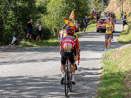 Breakway in Spandelles during La Vuelta 2023