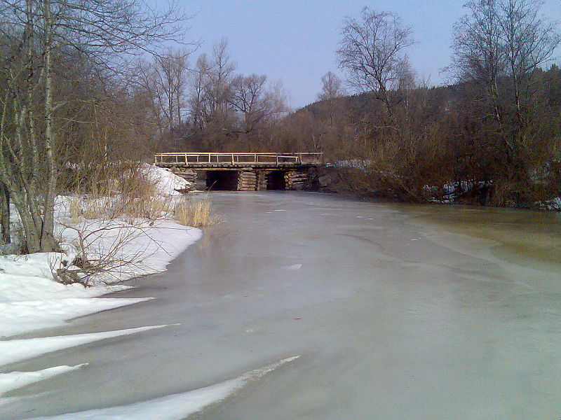 File:Bridge across river Beterya.jpg