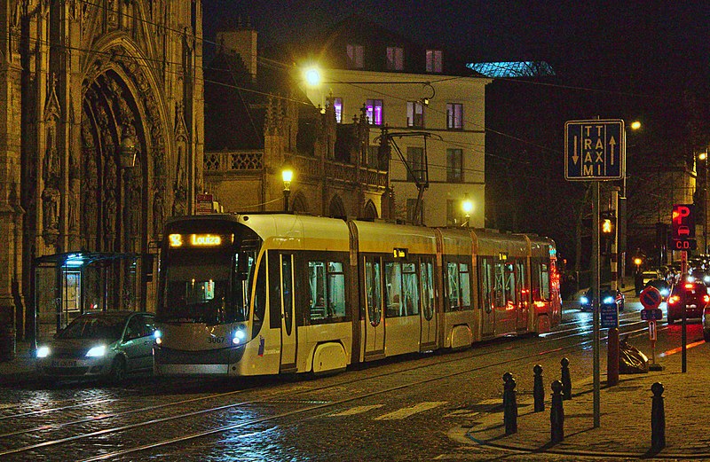 File:Brussels tram T3000 3067 at night.JPG