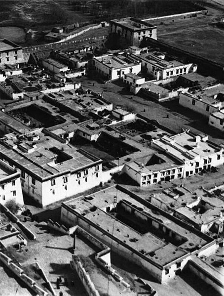 File:Bundesarchiv Bild 135-BB-094-10, Tibetexpedition, Blick auf die Potalastadt.jpg