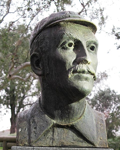 File:Bust of George Giffen.jpg