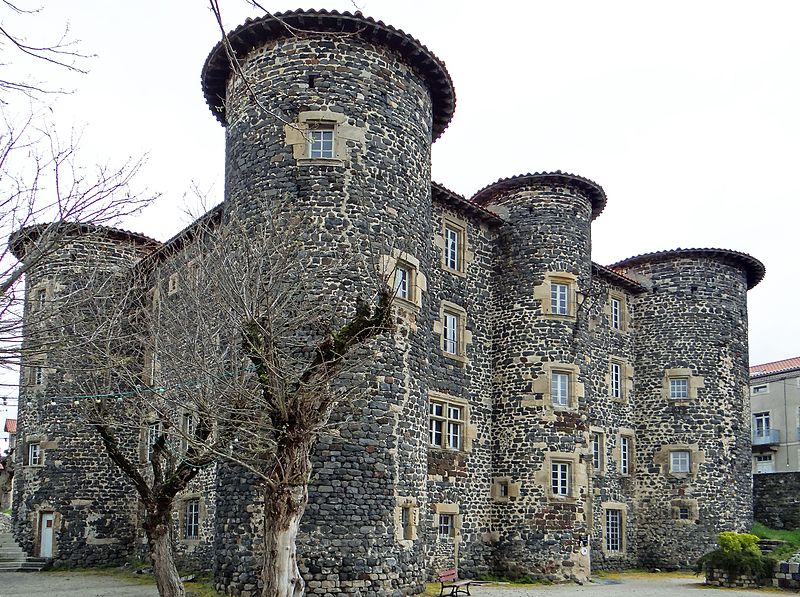 File:Château du Monastier-sur-Gazeille -1.jpg