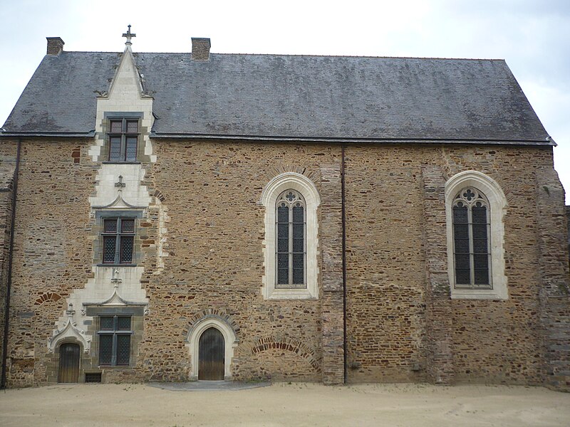 File:Châteaubriant - Château - Chapelle.jpg