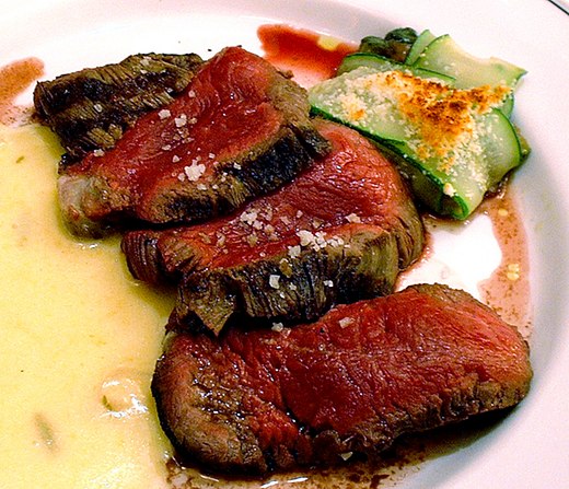 Chateaubriand steak served with bearnaise sauce Chateaubriand with Bearnaise.jpg