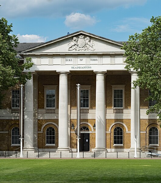 File:Chelsea , Saatchi Gallery portico - geograph.org.uk - 6163828.jpg