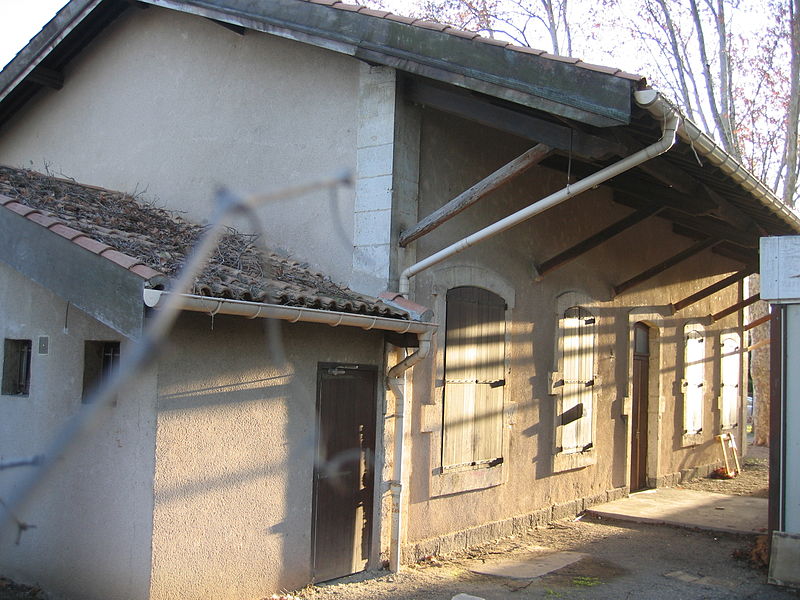 File:Chemins de fer de l'Hérault - Pézenas gare côté voies.jpg