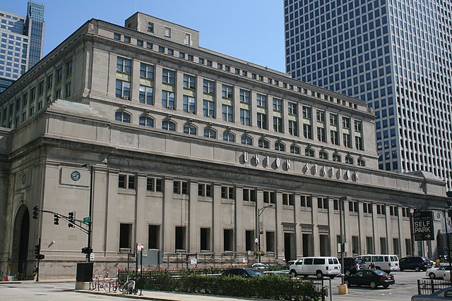 The main building of Chicago Union Station in 2011
