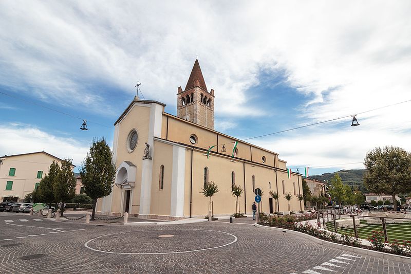 File:Chiesa Santa Maria ed Elisabetta Grezzana - Lato piazza Carlo Ederle.jpg