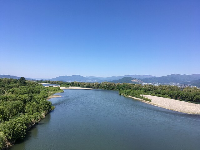 Chikuma River, from Yashima Bridge, looking downstream toward Murayama Bridge, Nagano (city)