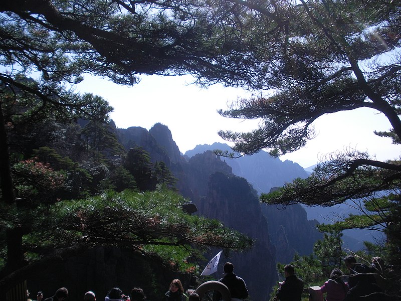 File:China Anhui Huang Shan scenic view 15.JPG