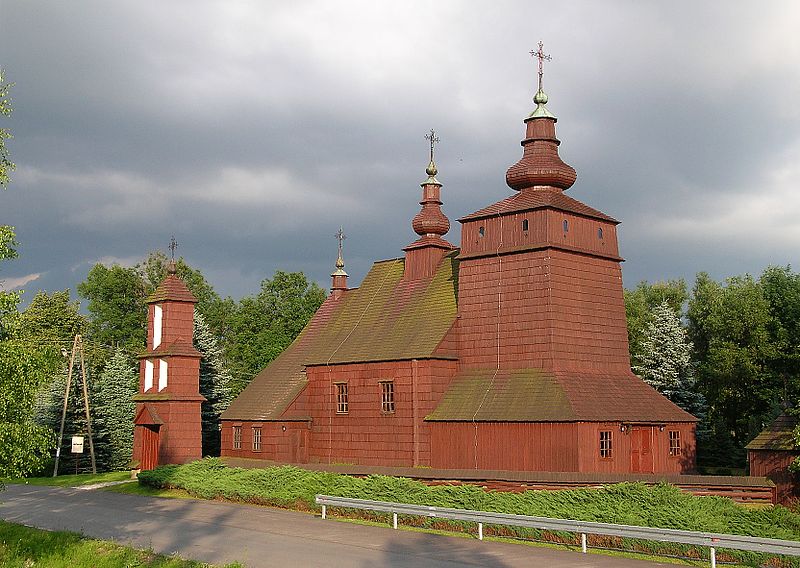 File:Church in Męcina Wielka.JPG