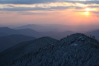 Fjellkjeden sett fra toppen av Mount Le Conte.