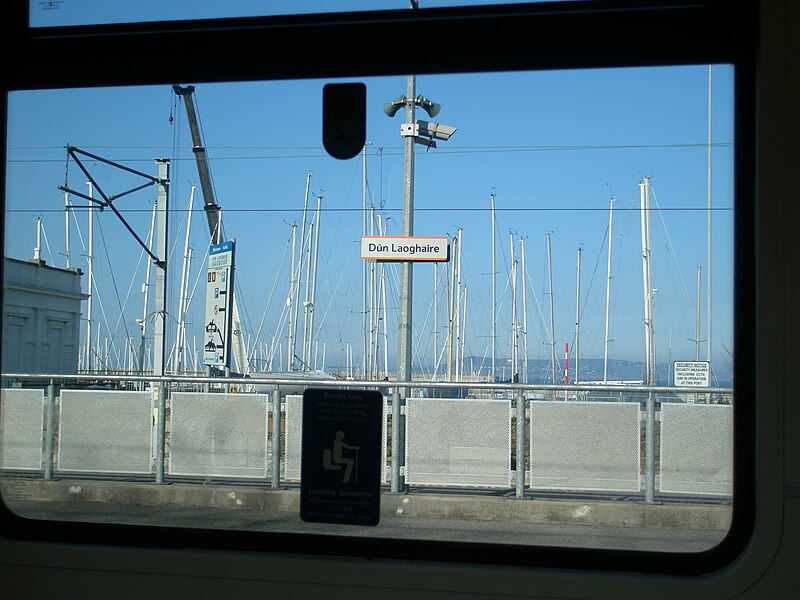 File:Dún Laoghaire.jpg