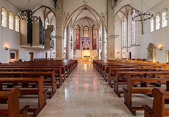 Interior da igreja de São Vítor em Dülmen, Renânia do Norte-Vestfália, Alemanha. Fundada em 780 pelo abade Bernrad ou Liudger, a igreja não é apenas a paróquia original de Dülmen, mas também uma das igrejas mais antigas da diocese de Münster. Seu homônimo e padroeiro é São Vítor de Xanten, um mártir da Igreja Católica e da Igreja Ortodoxa. (definição 6 459 × 4 480)