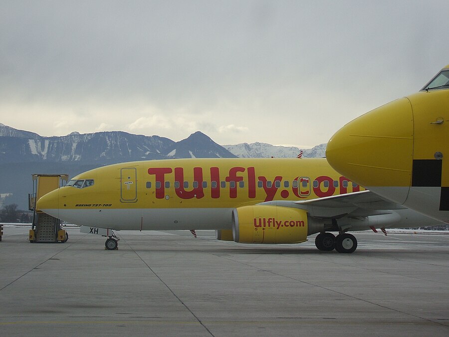 D-AHXH TUIfly Klagenfurt airport.jpg