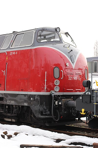 File:DB-Baureihe 221 145-6 Bw Kempten (Foto Hilarmont) (26).JPG