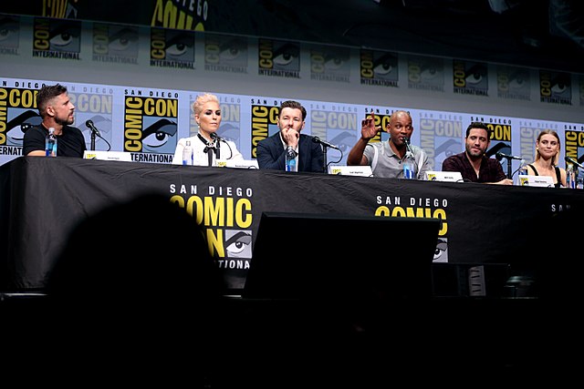 (L–R): Director David Ayer and stars Noomi Rapace, Joel Edgerton, Will Smith, Édgar Ramírez, and Lucy Fry at the 2017 San Diego Comic-Con