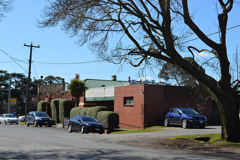 File:Daylesford Farmers Arms Hotel 002.JPG