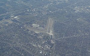 Detroit City Airport 2005 (cropped).jpg