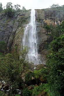 Diyaluma Falls (Koslanda, Sri Lanka).jpg