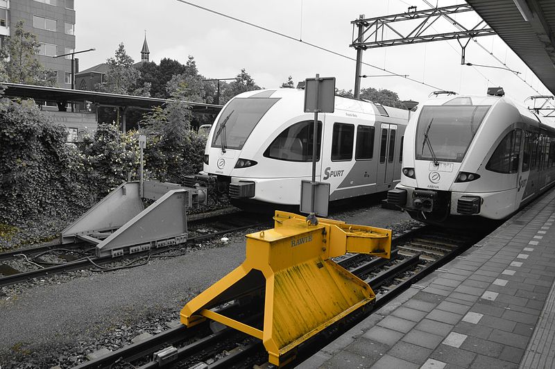 File:DordrechtStationStootblok02.jpg