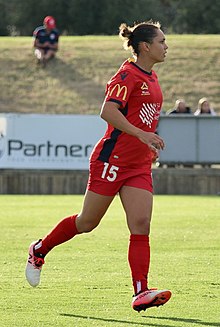 Emma Checker Adelaide United (48781170941) (kesilgan) .jpg