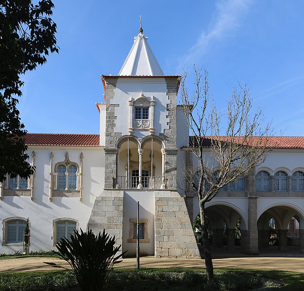 File:Evora - Royal Palace.jpg